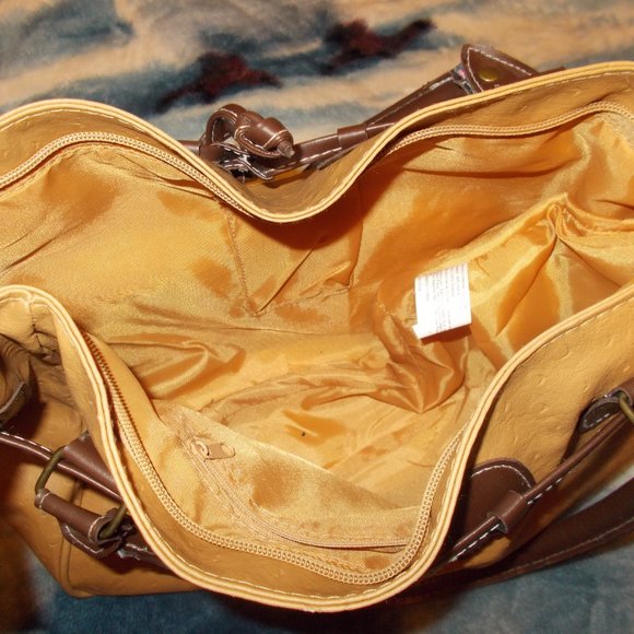 Pre owned purse bag approximately15.5"x 10"x 4.5" - Picture 5 of 5